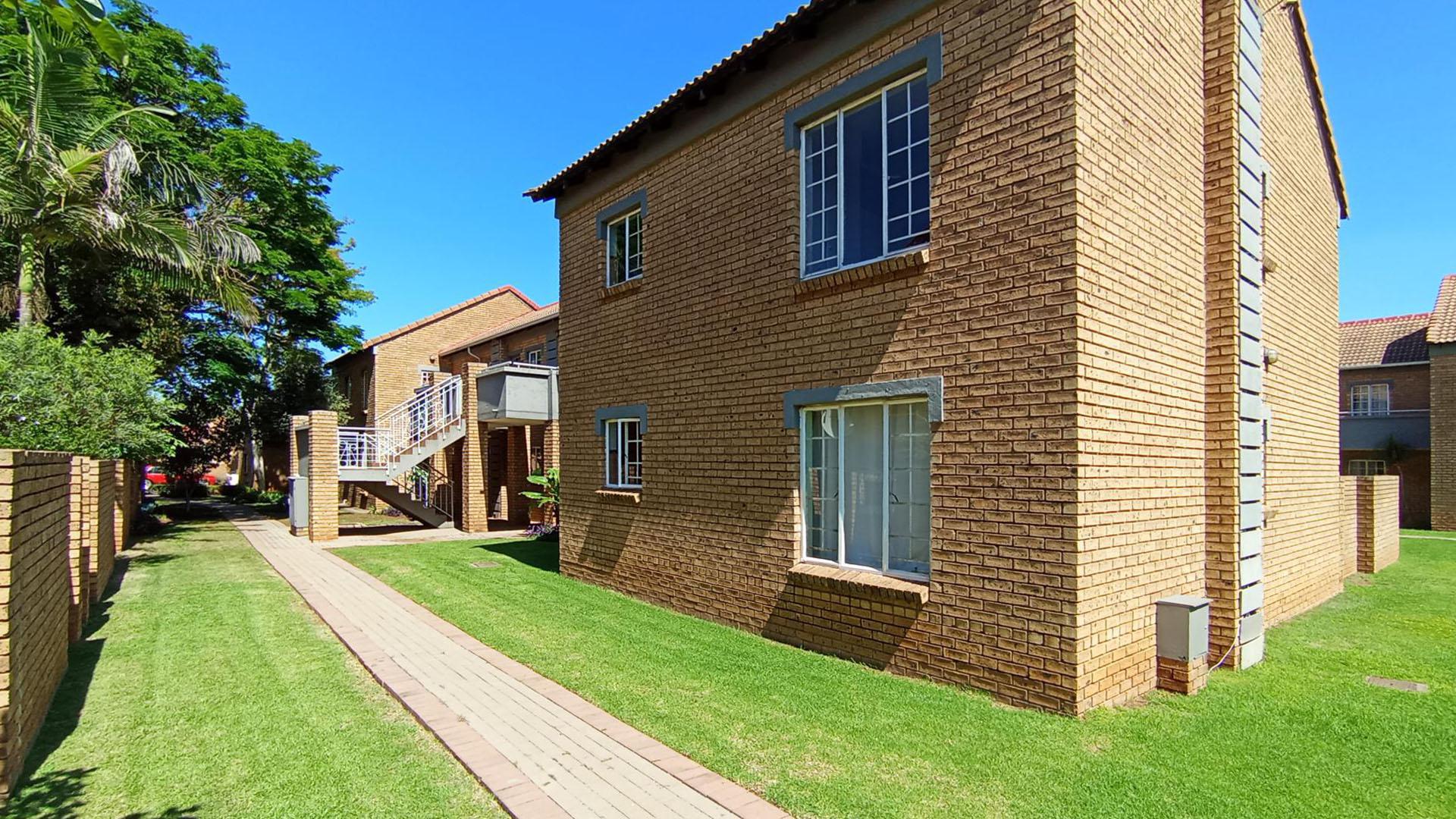 Front View of property in Equestria