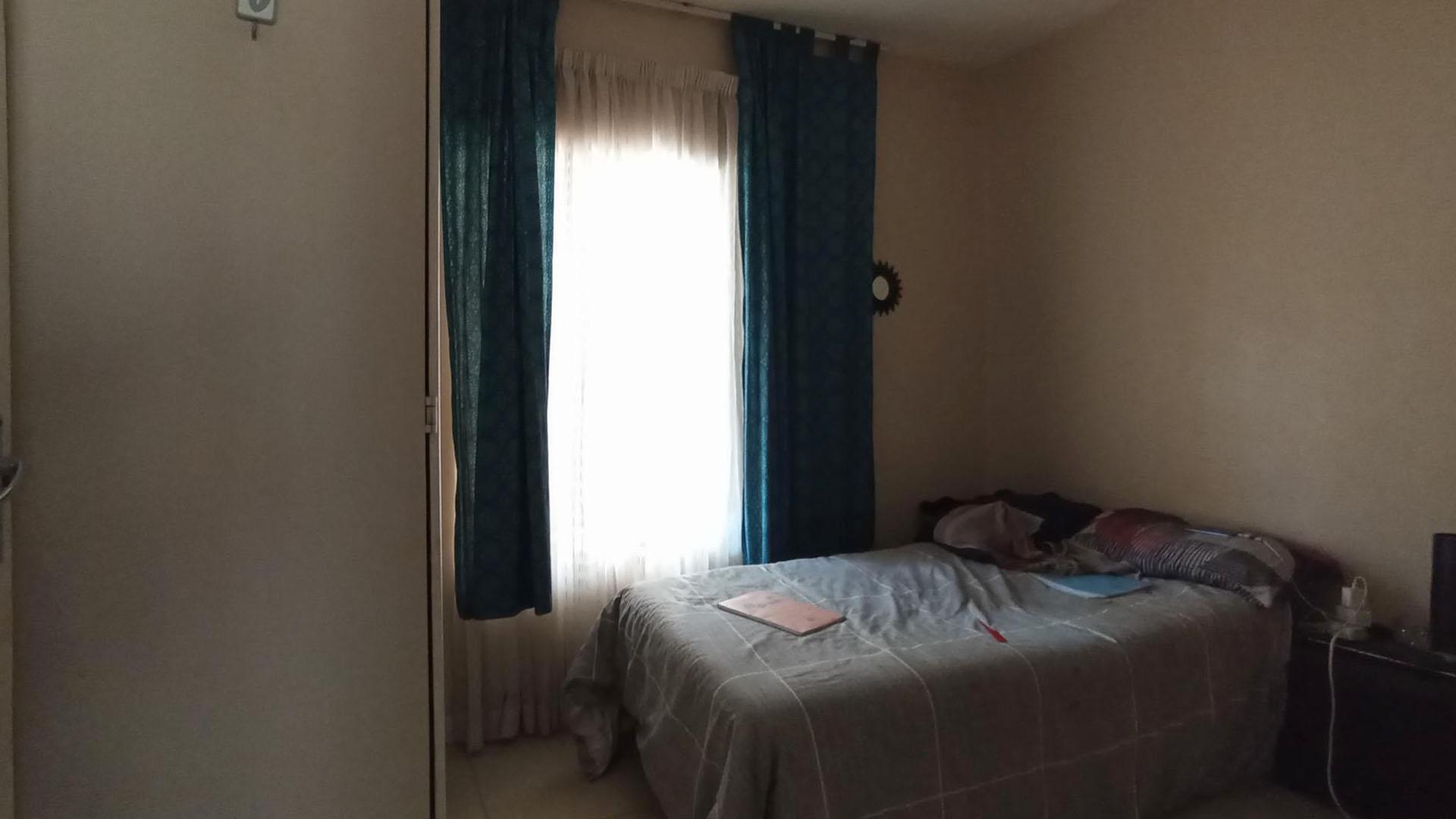 Bed Room 1 - 12 square meters of property in Equestria