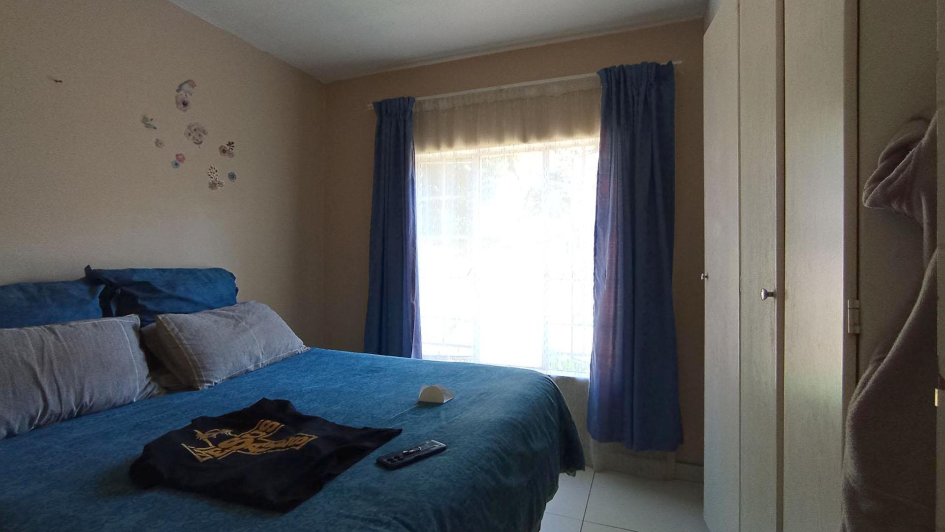 Main Bathroom of property in Equestria