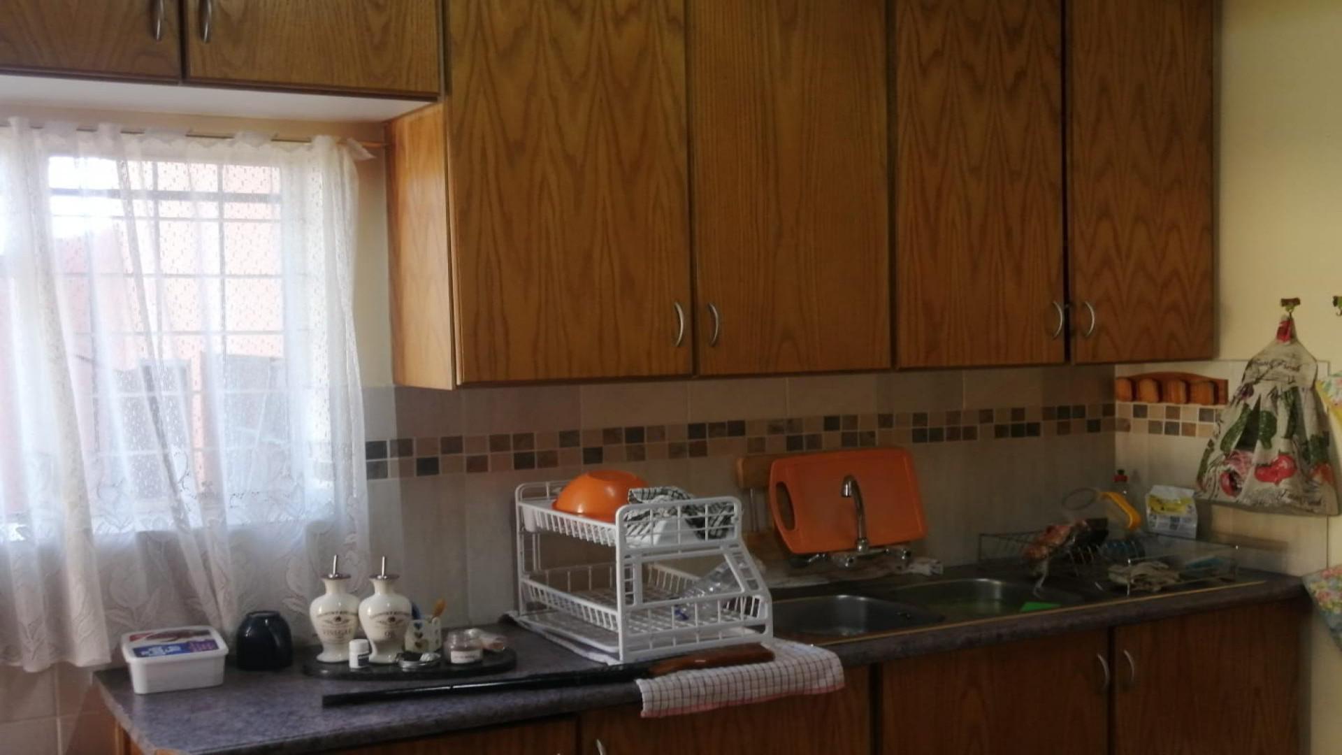 Kitchen of property in Greenhills