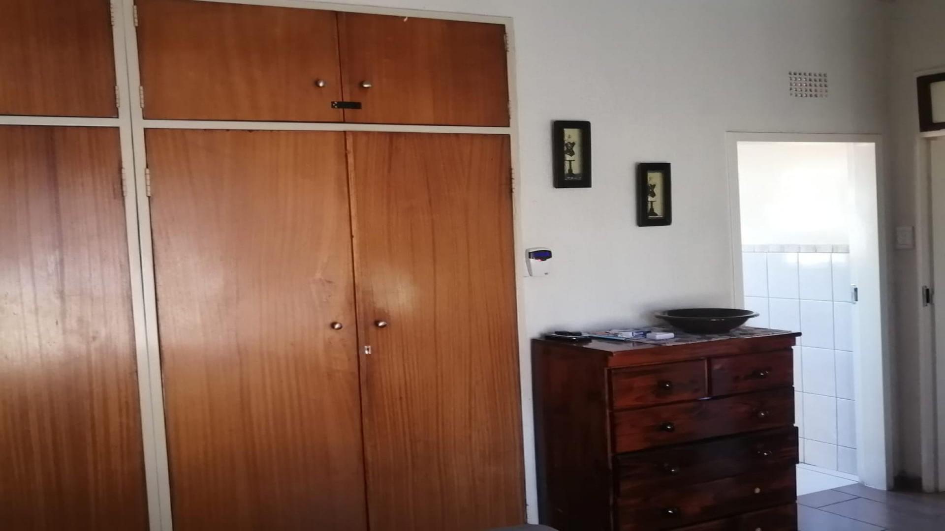 Bed Room 1 of property in Greenhills