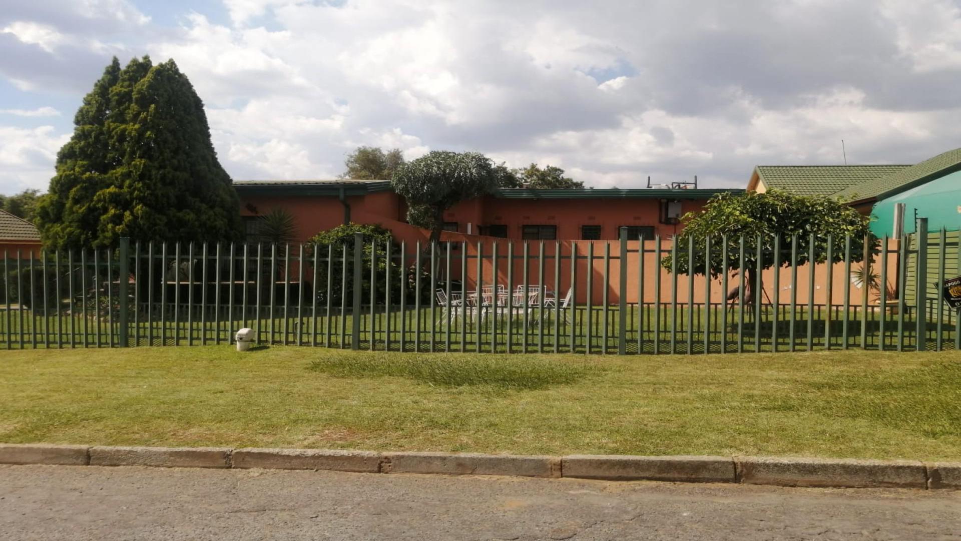 Front View of property in Greenhills