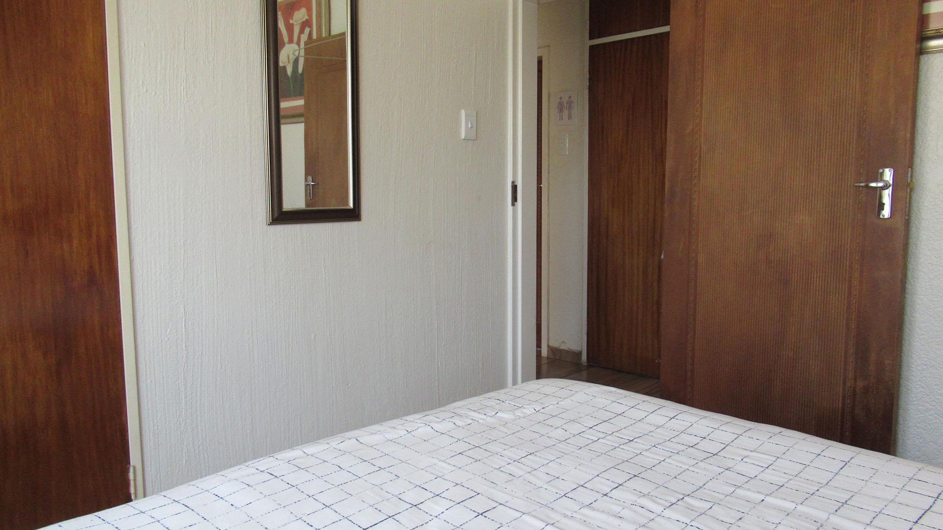Bed Room 1 - 11 square meters of property in Greenhills
