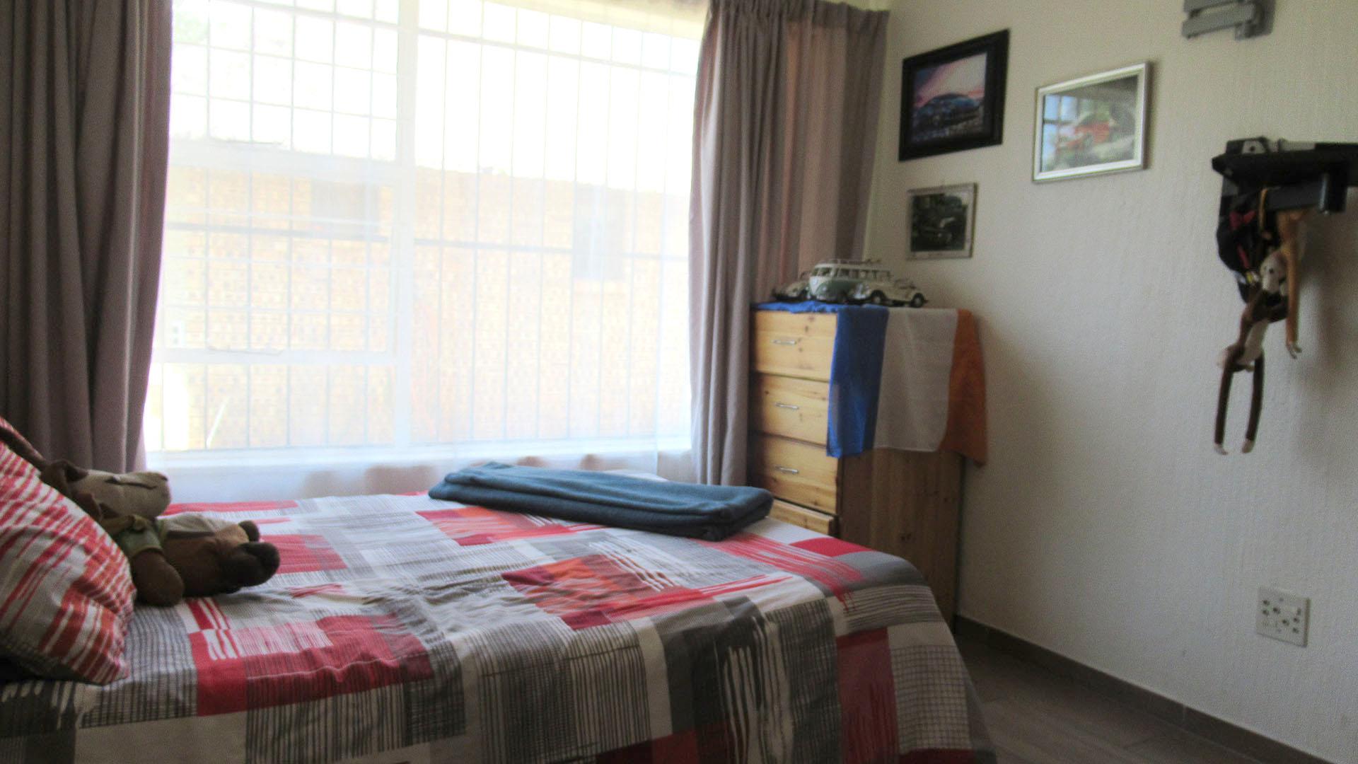 Bed Room 2 - 11 square meters of property in Greenhills