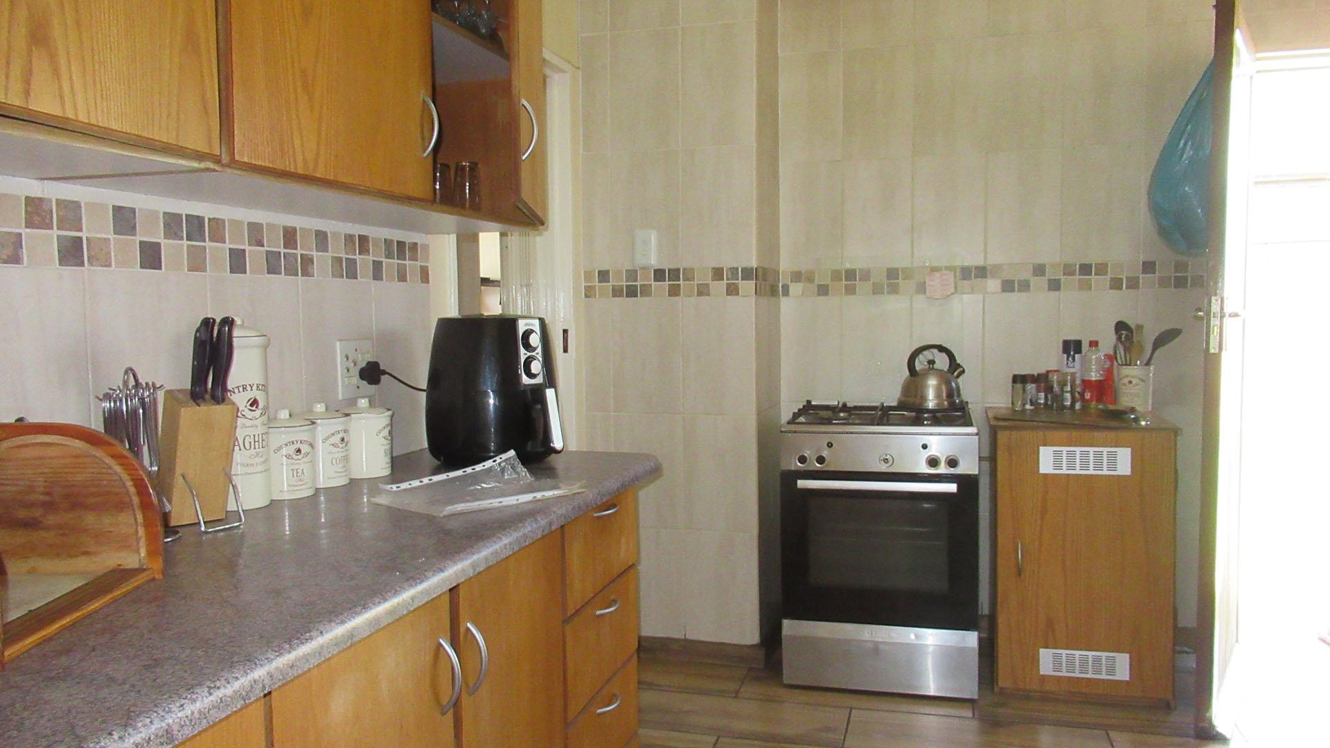 Kitchen - 12 square meters of property in Greenhills