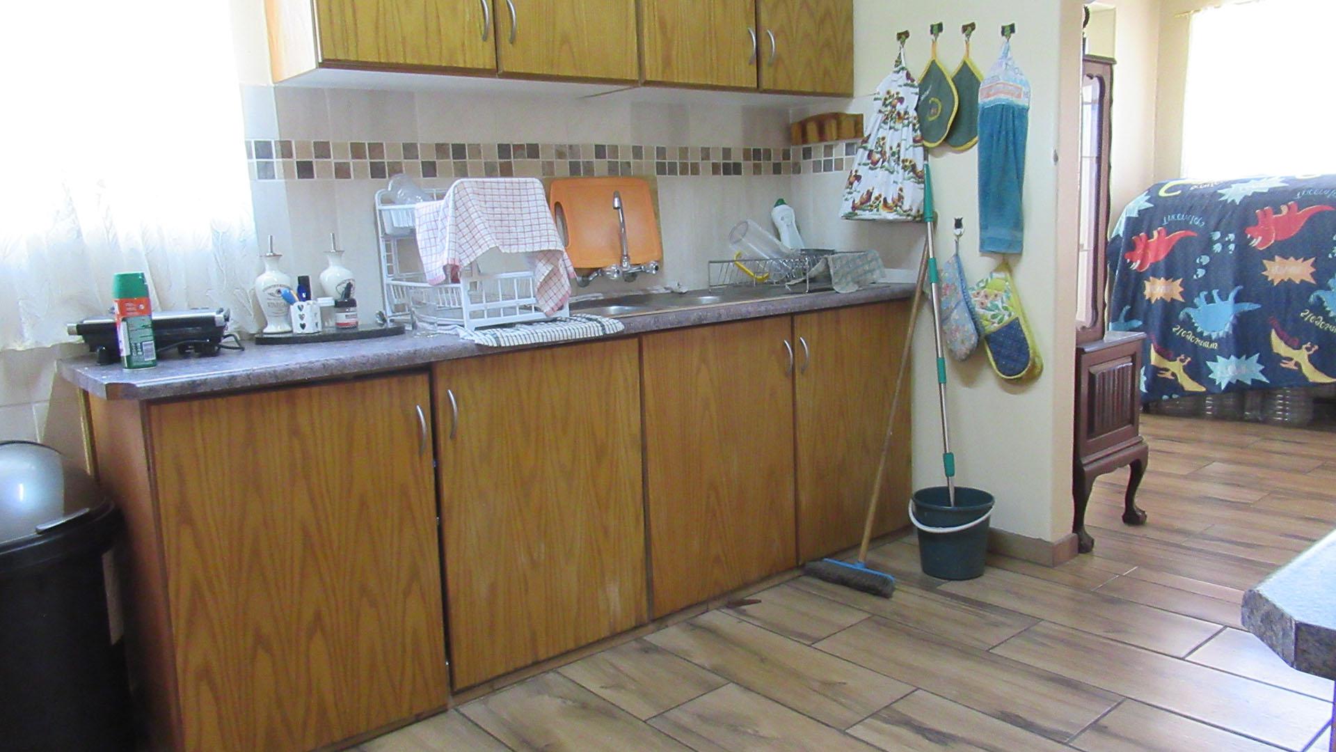 Kitchen - 12 square meters of property in Greenhills