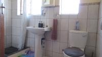 Main Bathroom - 5 square meters of property in Greenhills