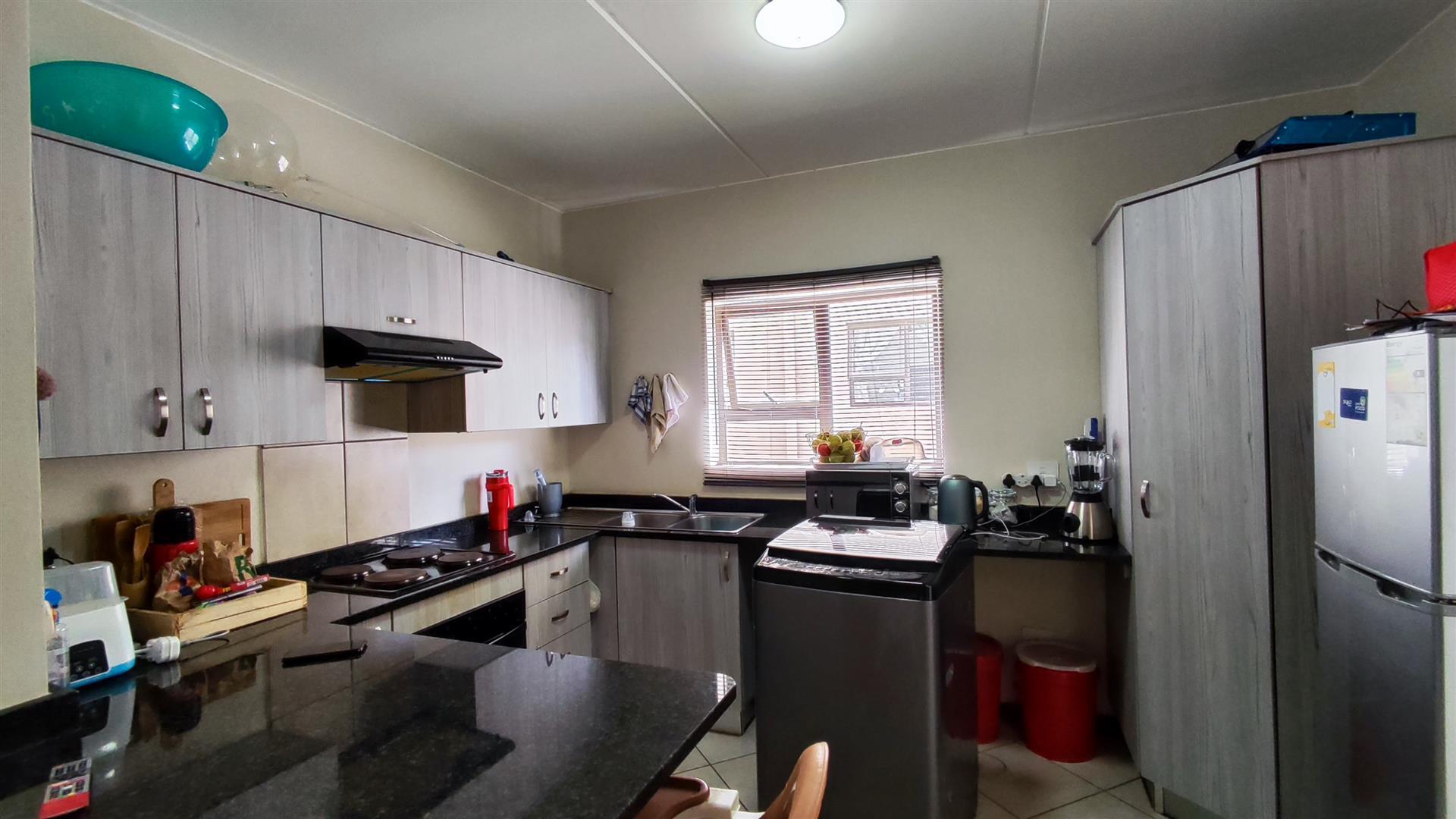 Kitchen - 10 square meters of property in Norton's Home Estates