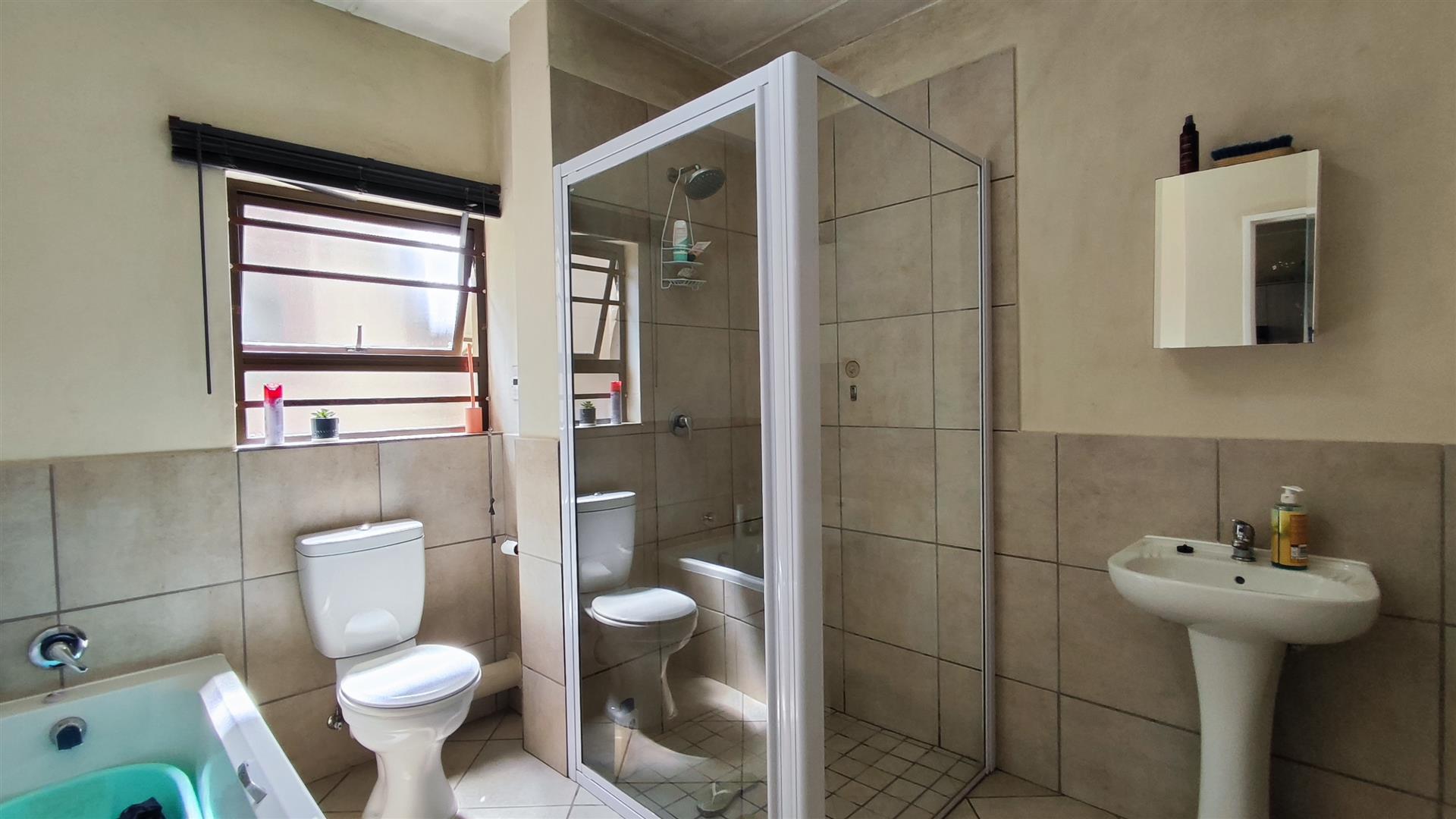 Bathroom 1 - 9 square meters of property in Norton's Home Estates