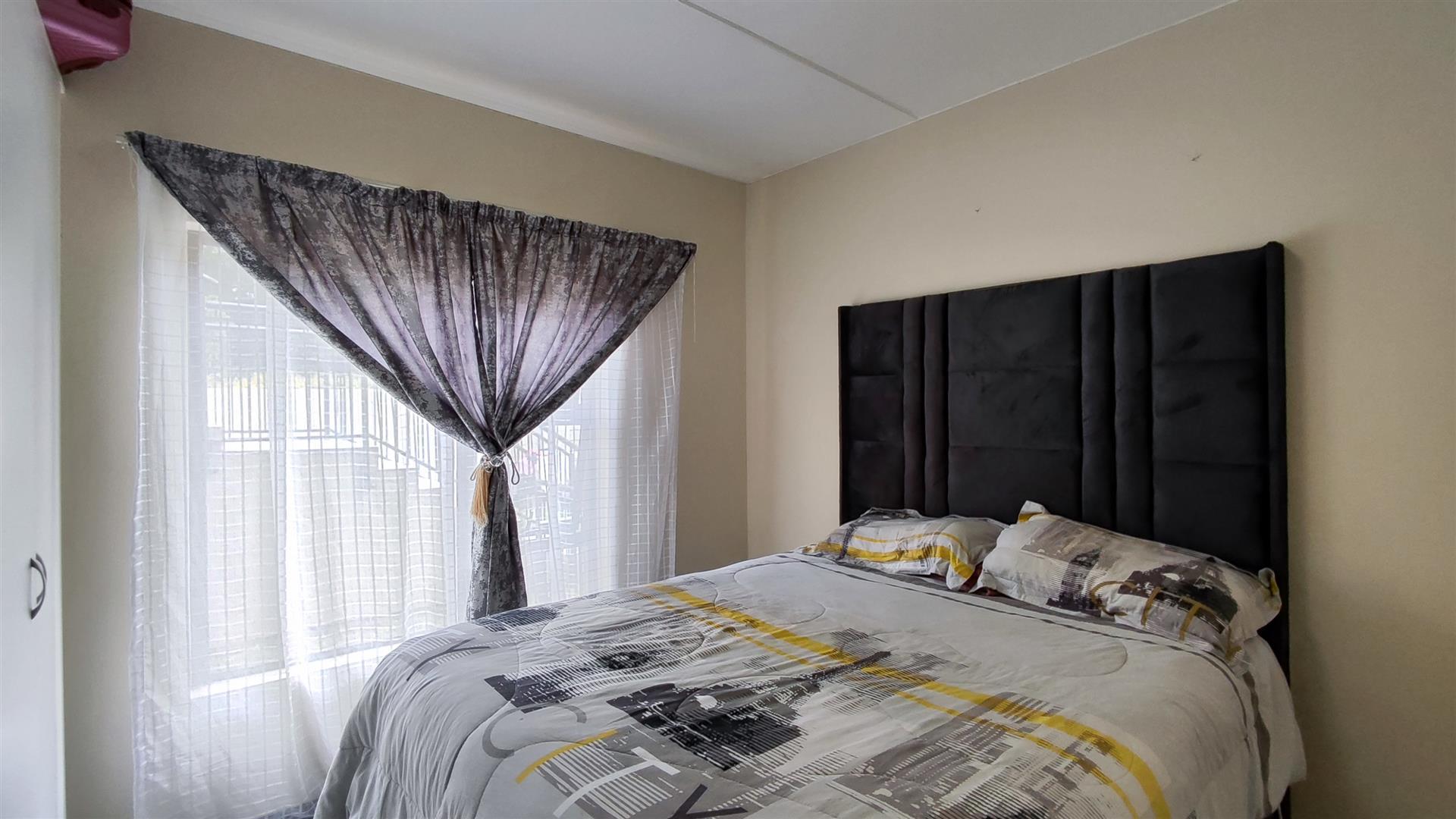 Main Bedroom - 12 square meters of property in Norton's Home Estates