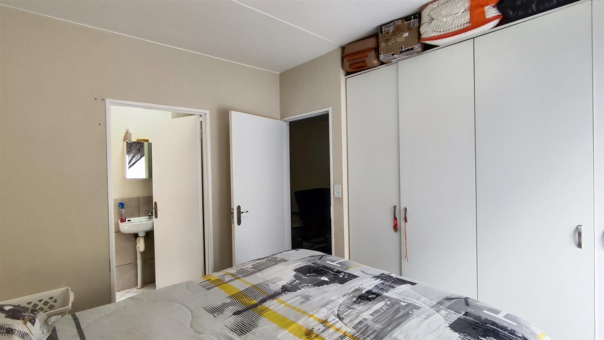 Main Bedroom - 12 square meters of property in Norton's Home Estates