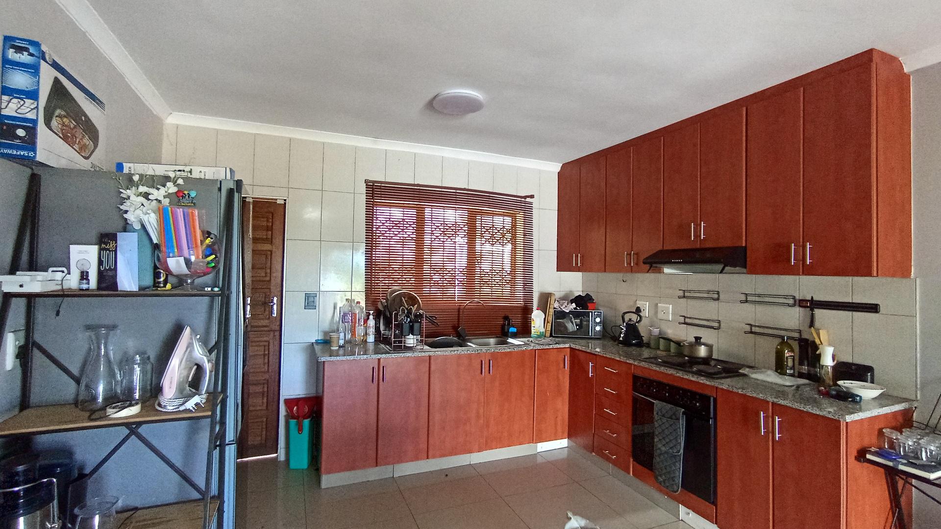Kitchen - 13 square meters of property in Amanzimtoti 