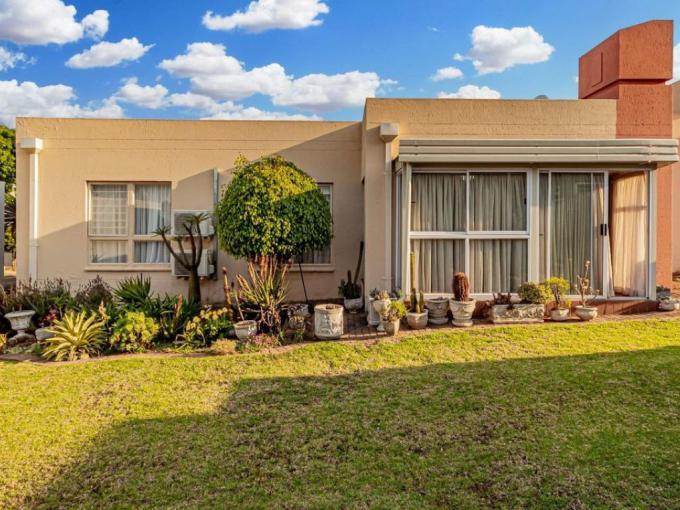 2 Bedroom House for Sale For Sale in Rietvalleirand - MR698316