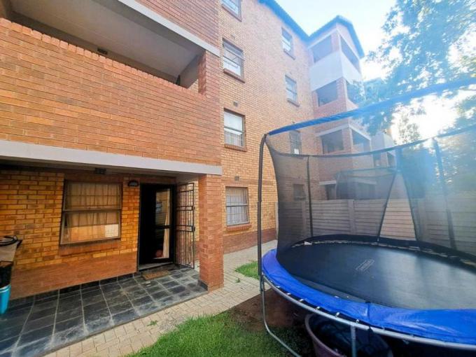 2 Bedroom Apartment for Sale For Sale in Heuweloord - MR698328