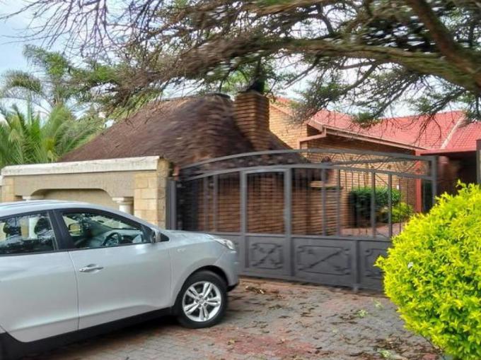 4 Bedroom House for Sale For Sale in Norkem park - MR698330