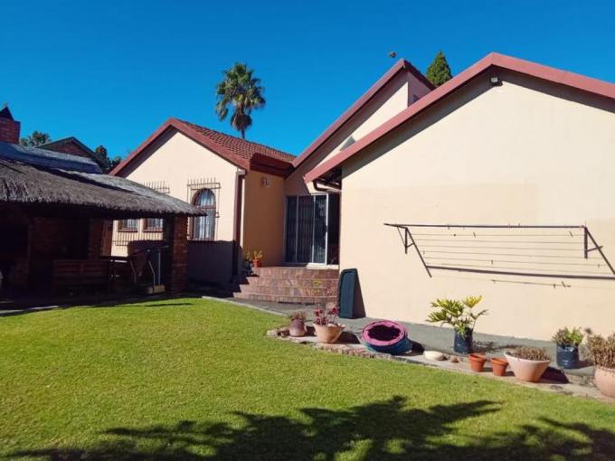 5 Bedroom House for Sale For Sale in Rooihuiskraal - MR698332