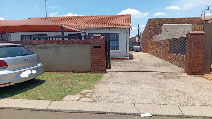 2 Bedroom Freehold Residence for Sale For Sale in Vosloorus - Home Sell - MR698346