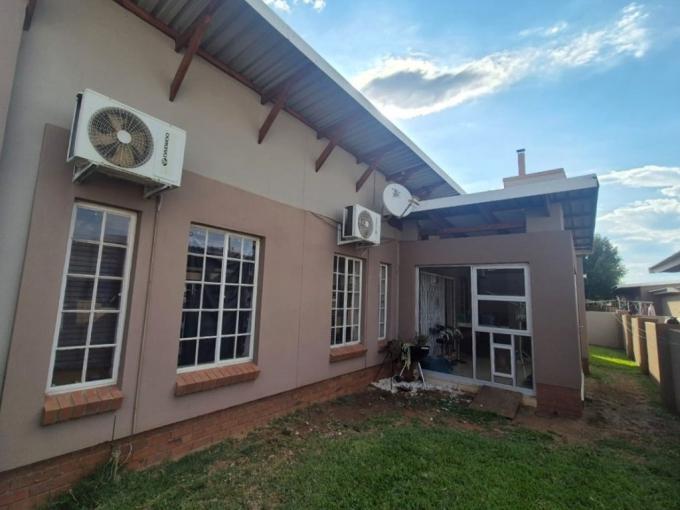 3 Bedroom Simplex for Sale For Sale in Waterval East - MR698348