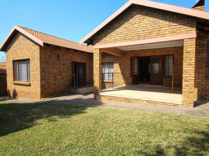 3 Bedroom Duet for Sale For Sale in Thatchfield - MR698378