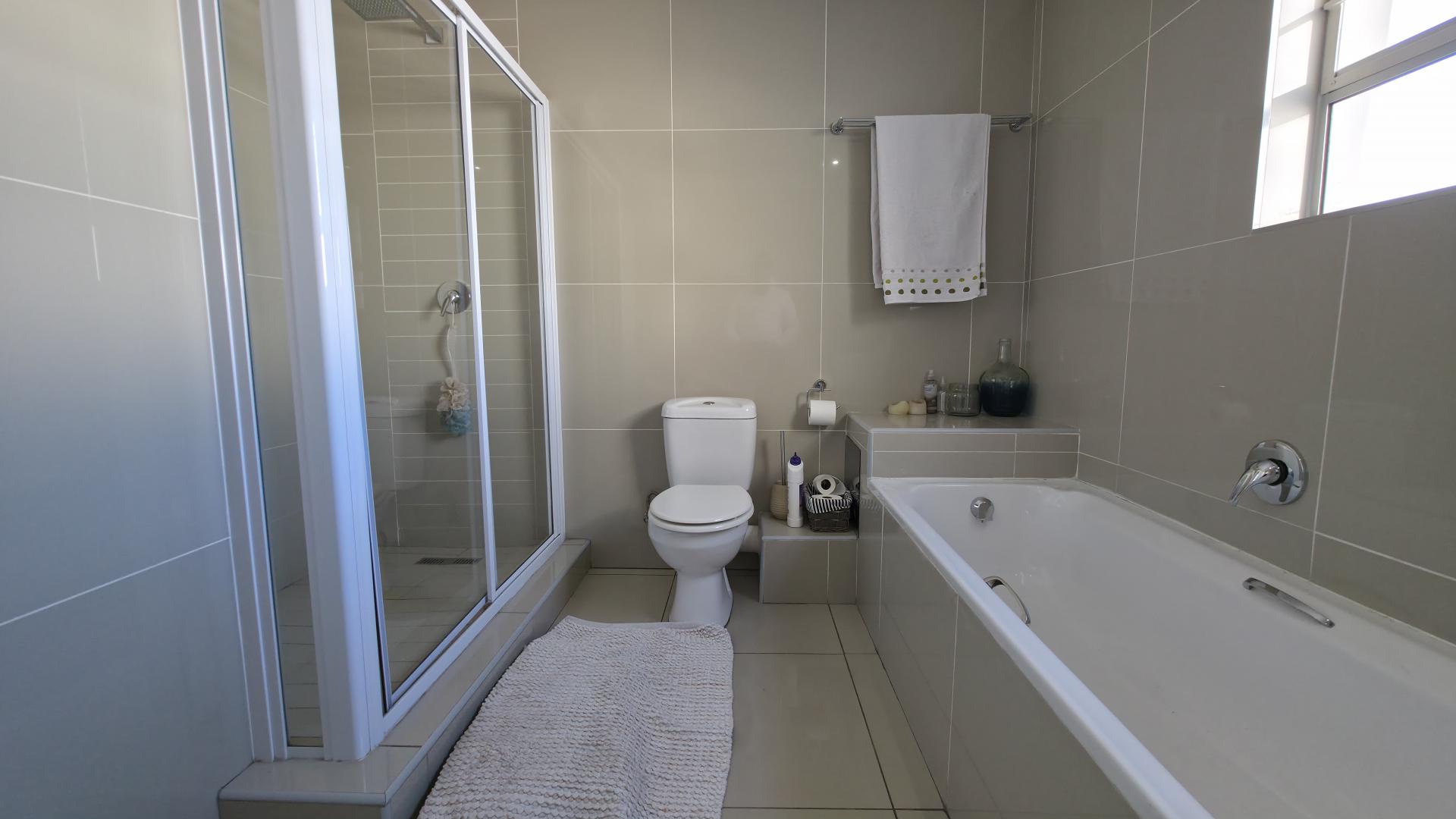 Bathroom 1 of property in Ferndale - JHB