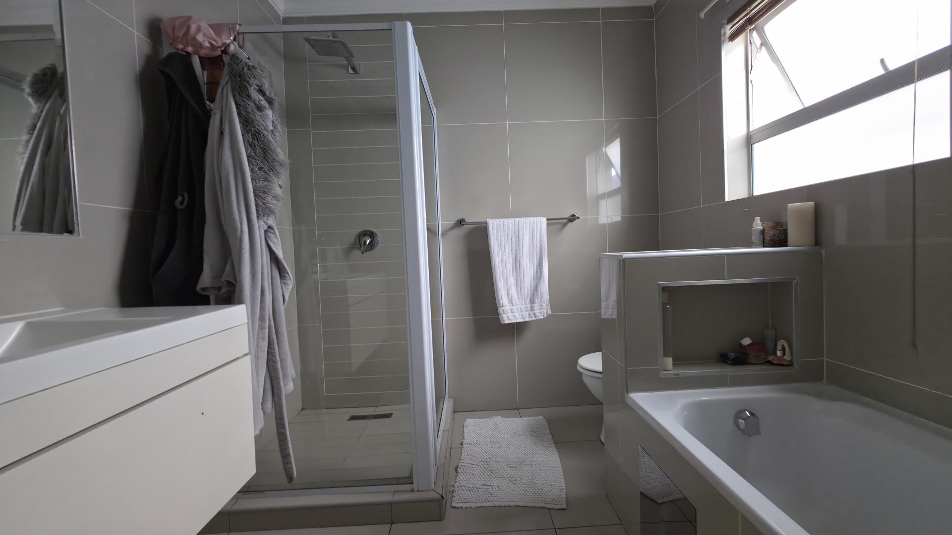Bathroom 2 of property in Ferndale - JHB