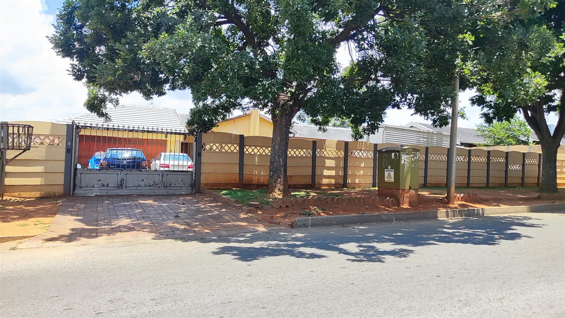 Front View of property in Birch Acres