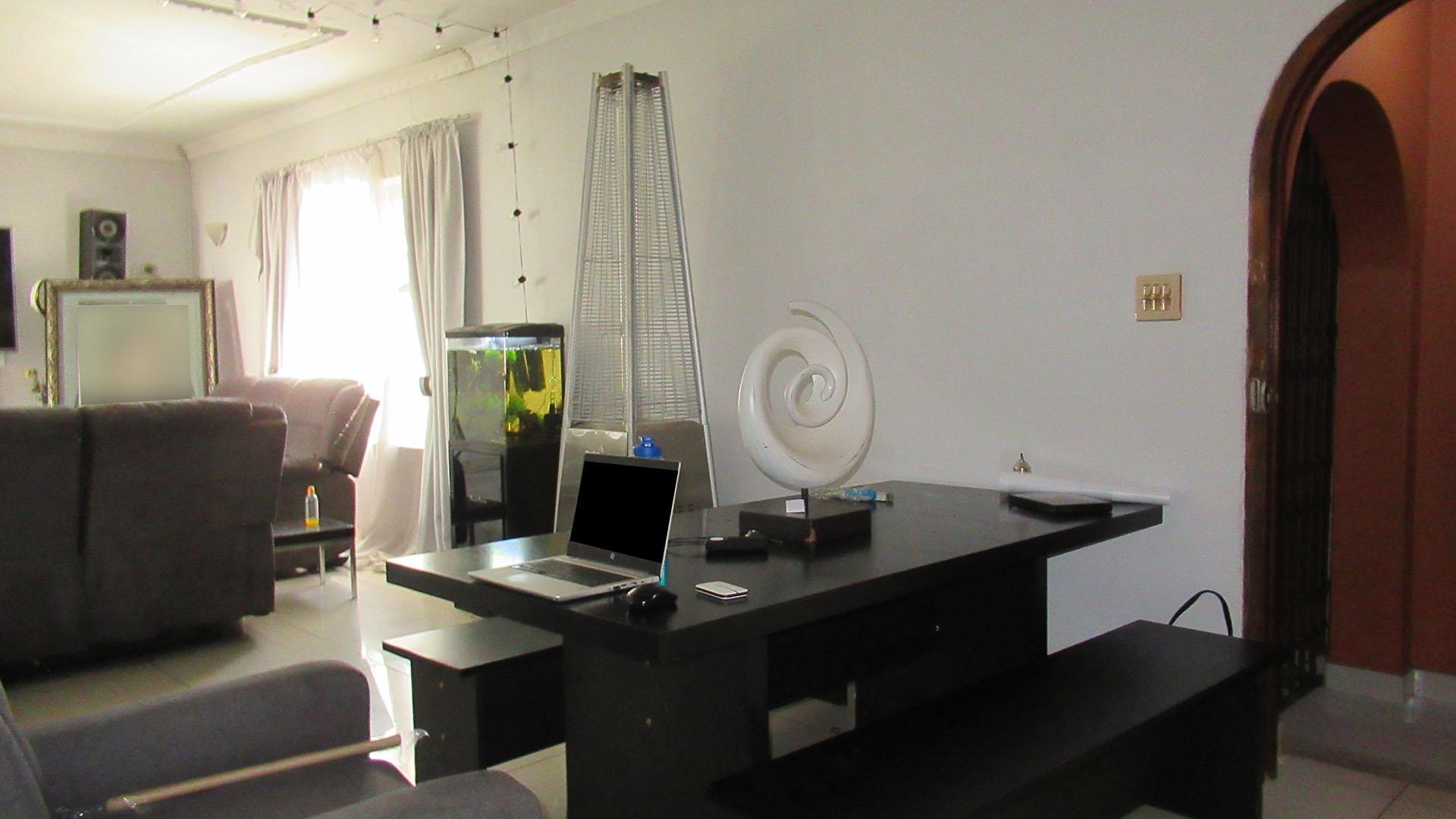 Dining Room - 22 square meters of property in Birch Acres