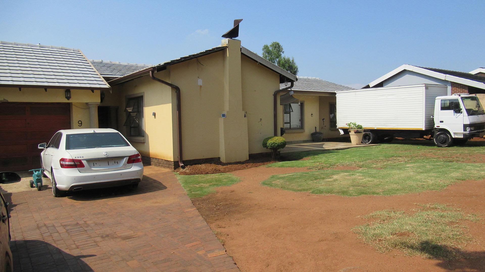 Front View of property in Birch Acres