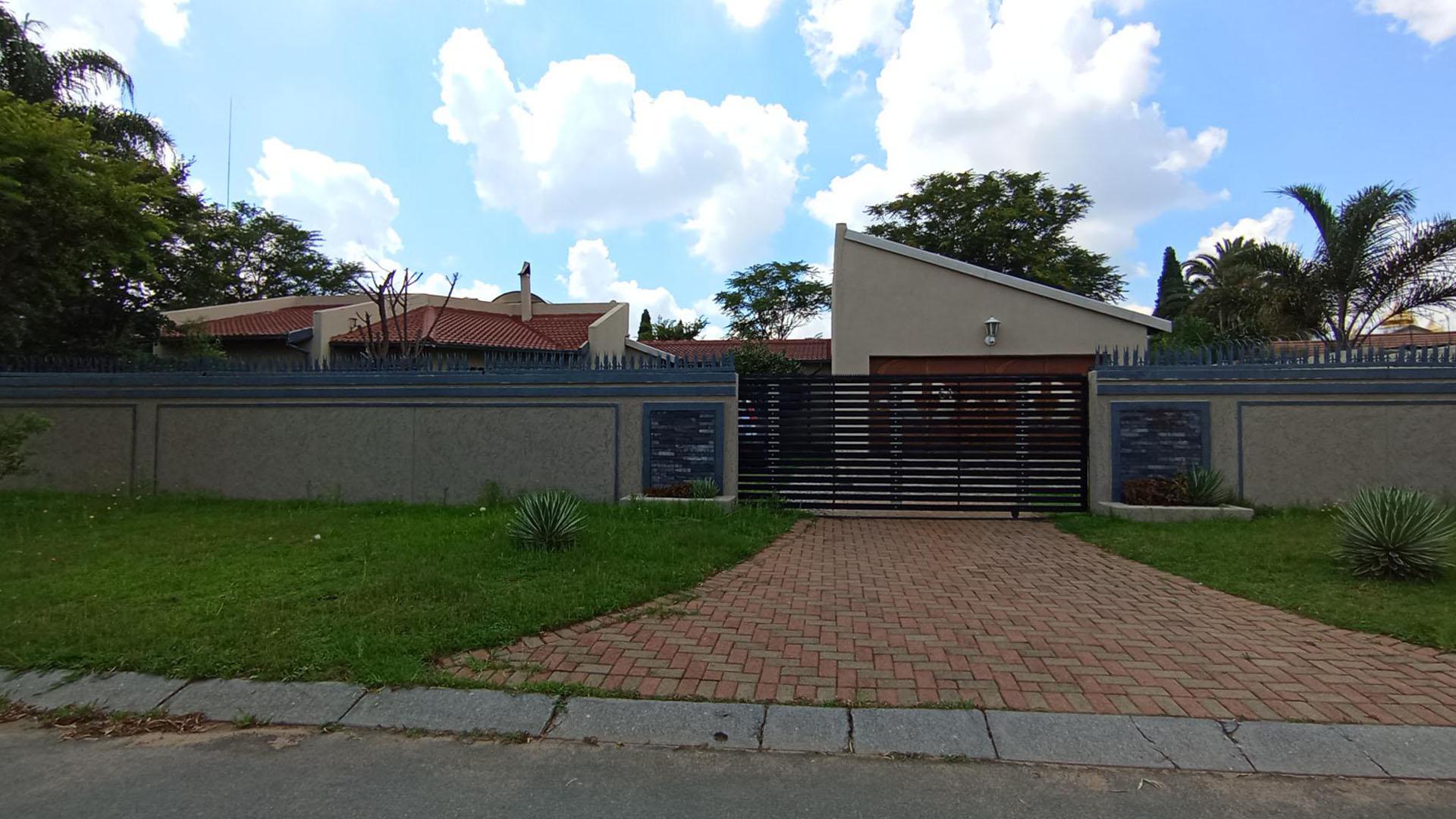 Front View of property in Noordwyk