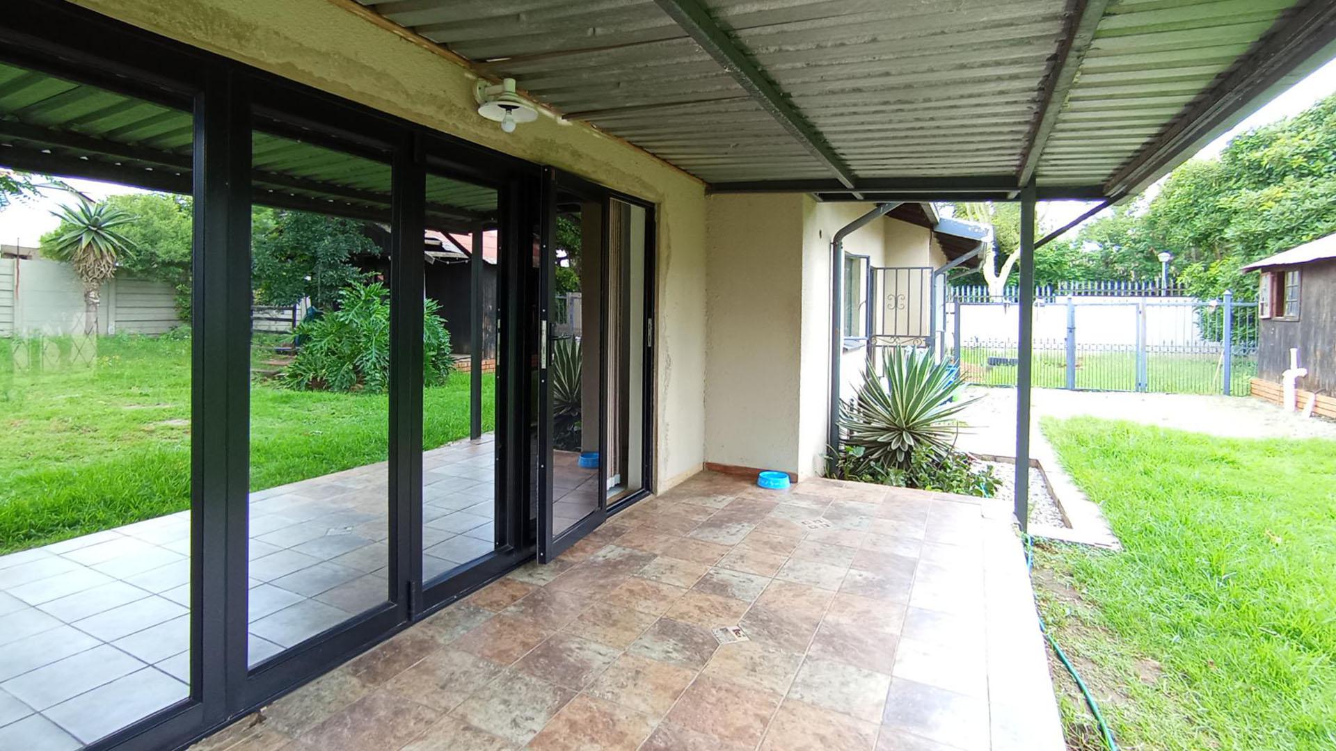 Patio - 15 square meters of property in Noordwyk