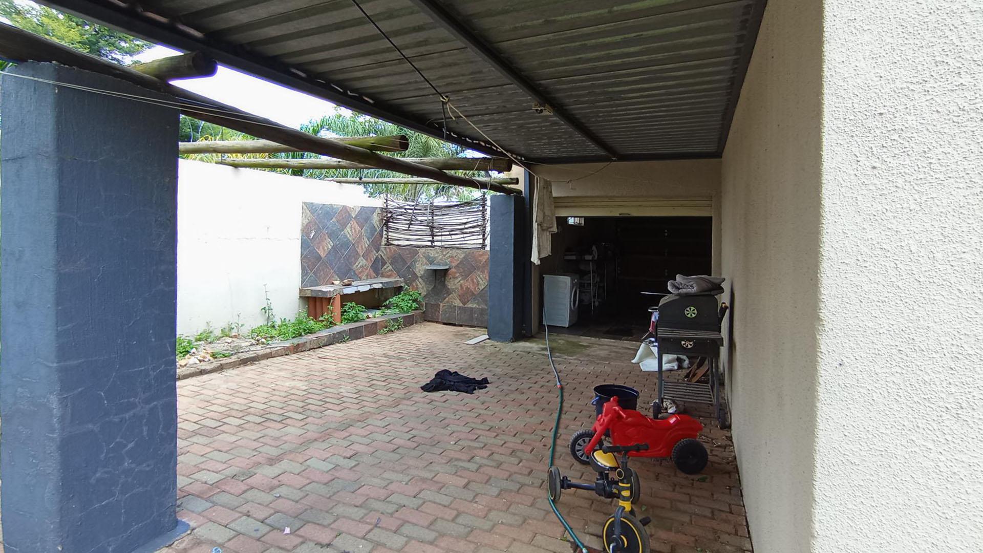 Backyard of property in Noordwyk