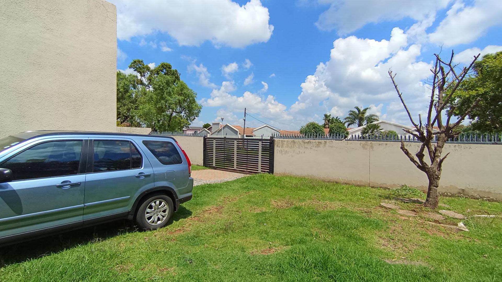 Front View of property in Noordwyk