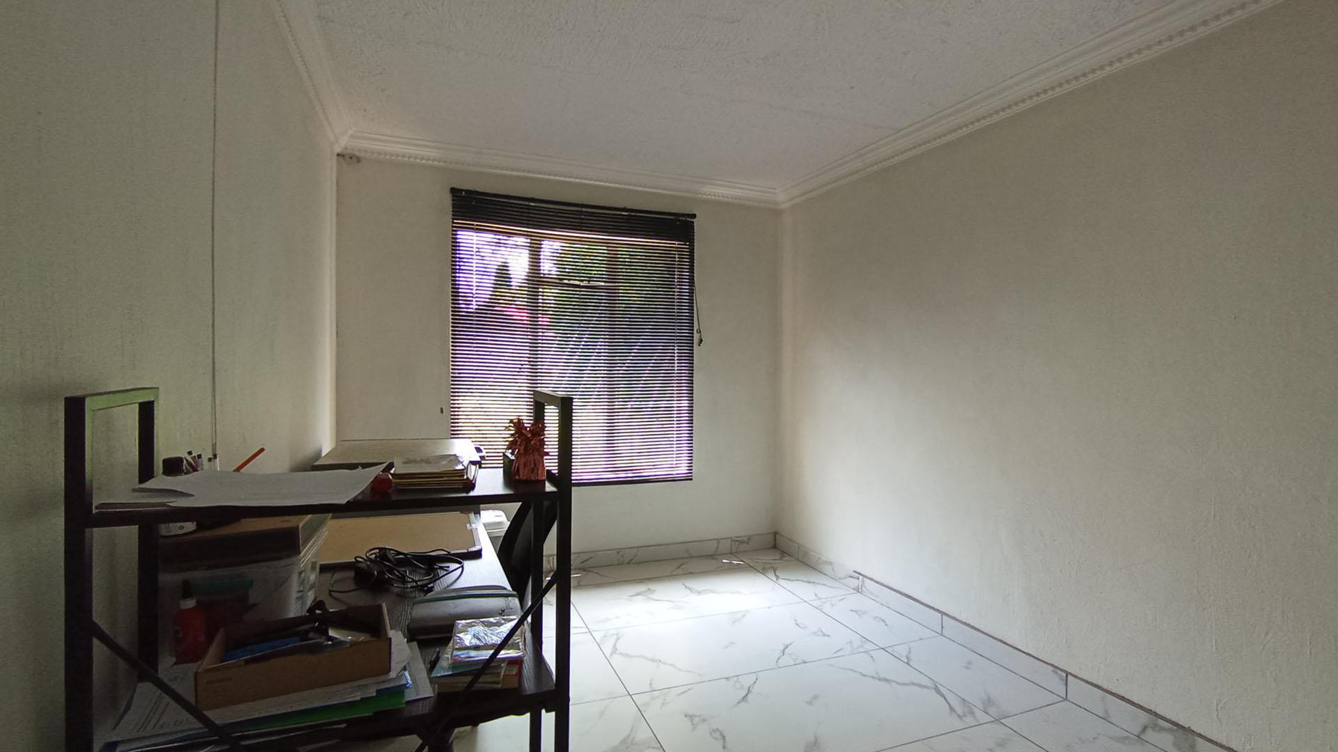 Study - 17 square meters of property in Noordwyk