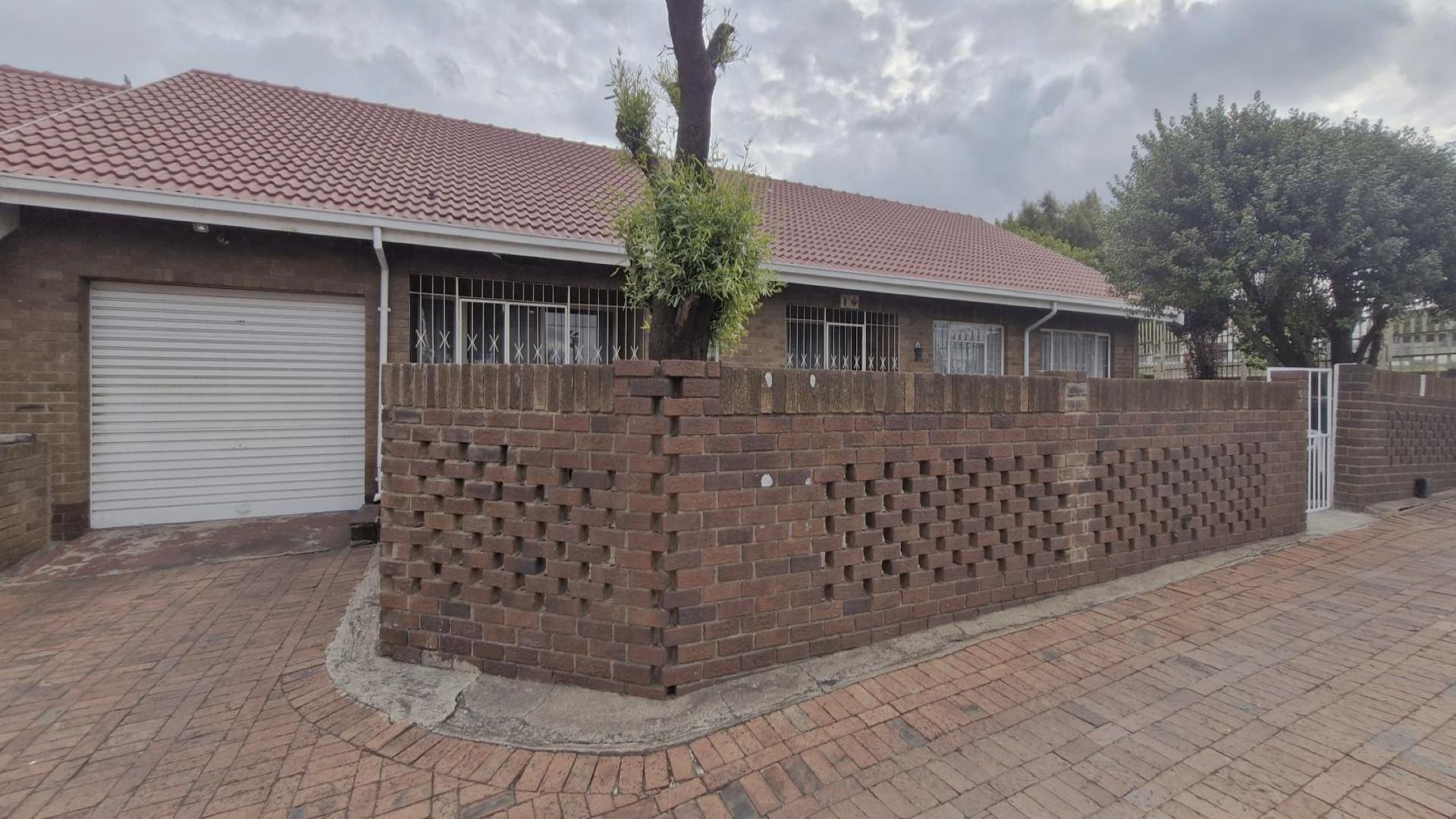 Front View of property in Barvallen