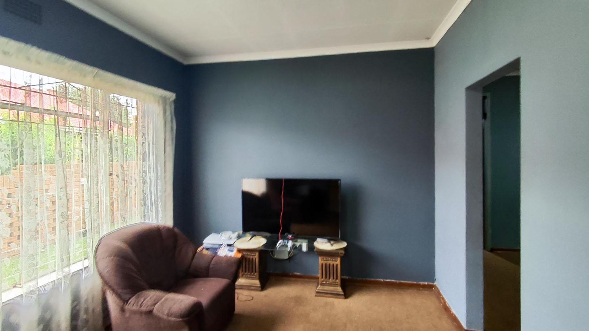 Lounges - 38 square meters of property in Barvallen