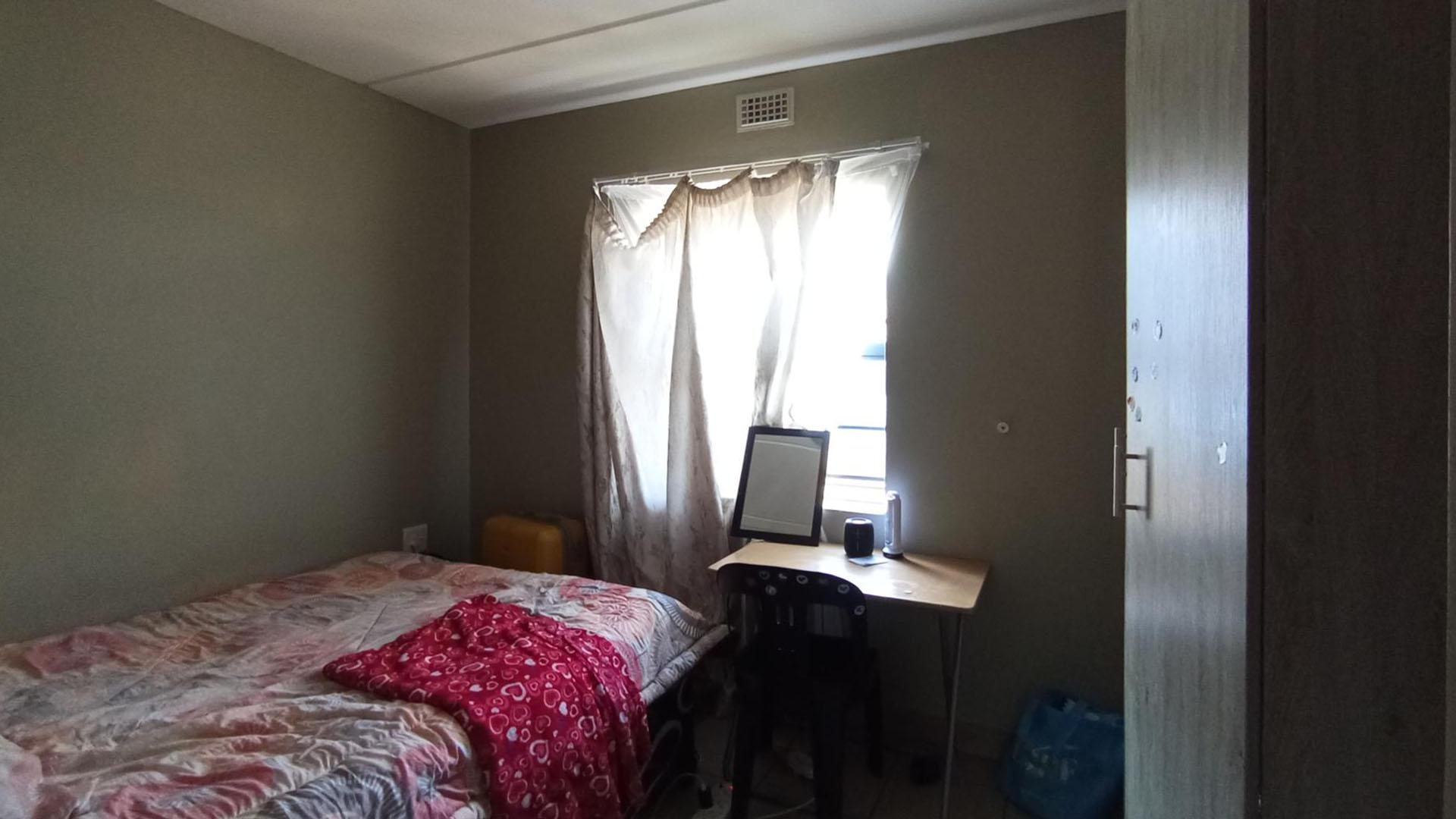 Bed Room 2 - 12 square meters of property in Montana Tuine