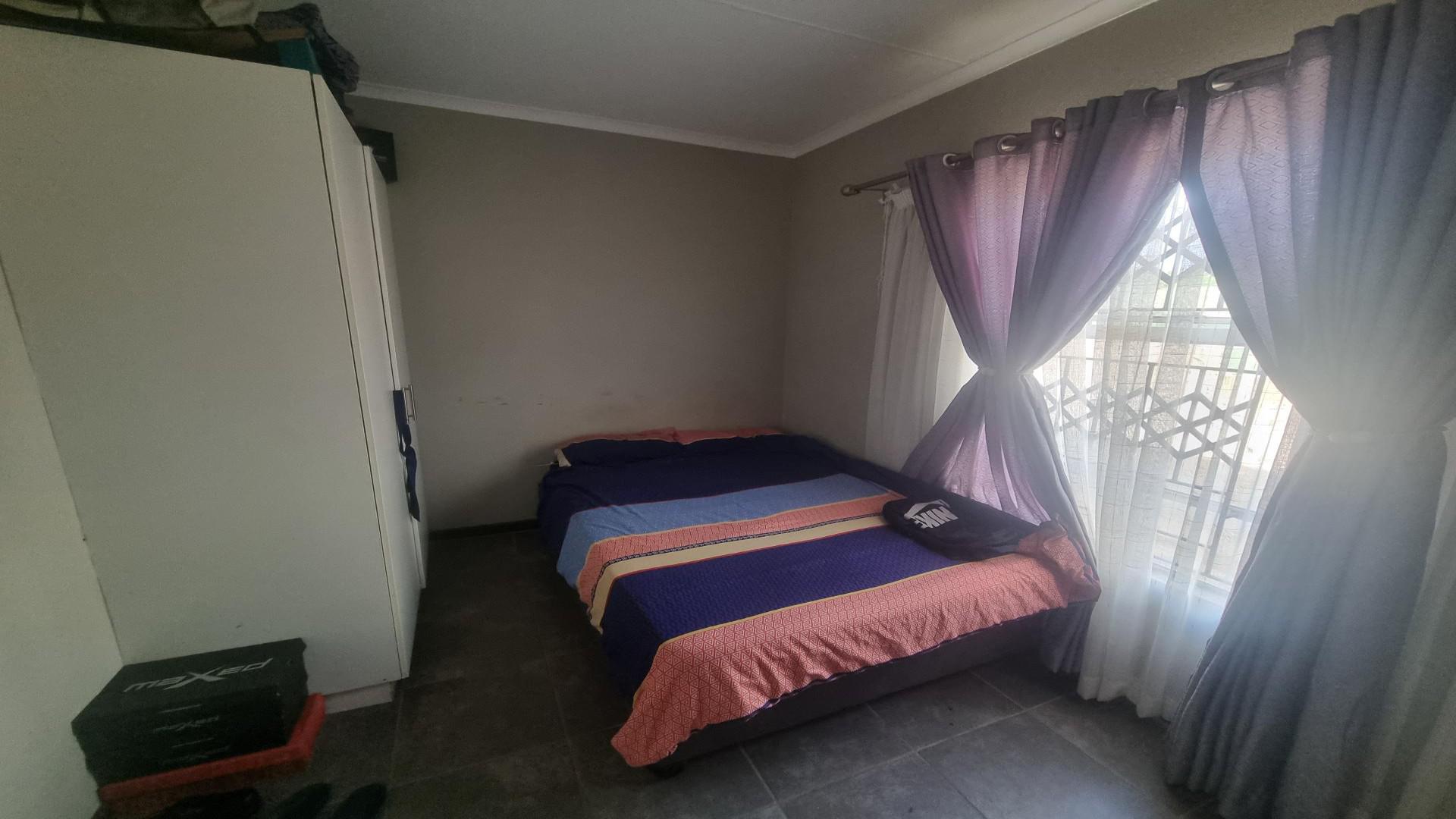 Bed Room 2 of property in Karino