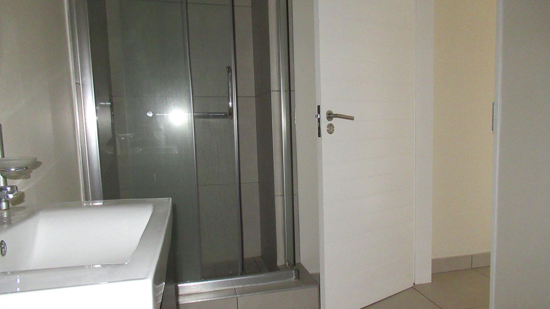 Bathroom 1 - 7 square meters of property in Kensington - JHB