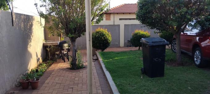 3 Bedroom House for Sale For Sale in Protea Glen - MR698416