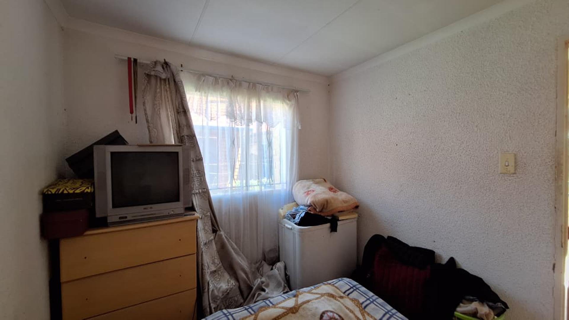 Bed Room 2 - 10 square meters of property in Evaton West