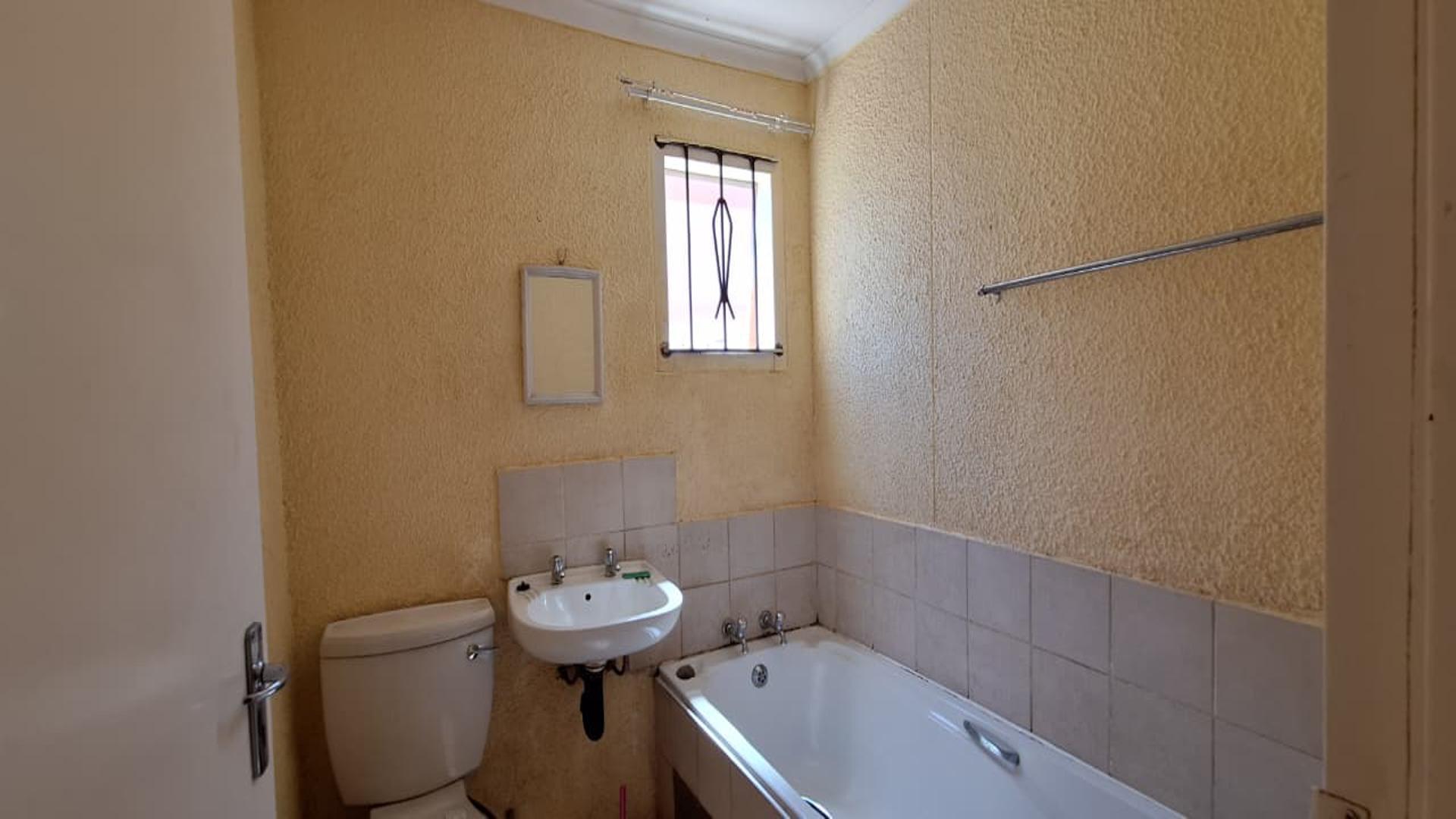 Bathroom 1 - 4 square meters of property in Evaton West