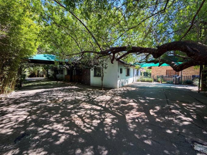 5 Bedroom House for Sale For Sale in Brackendowns - MR698435