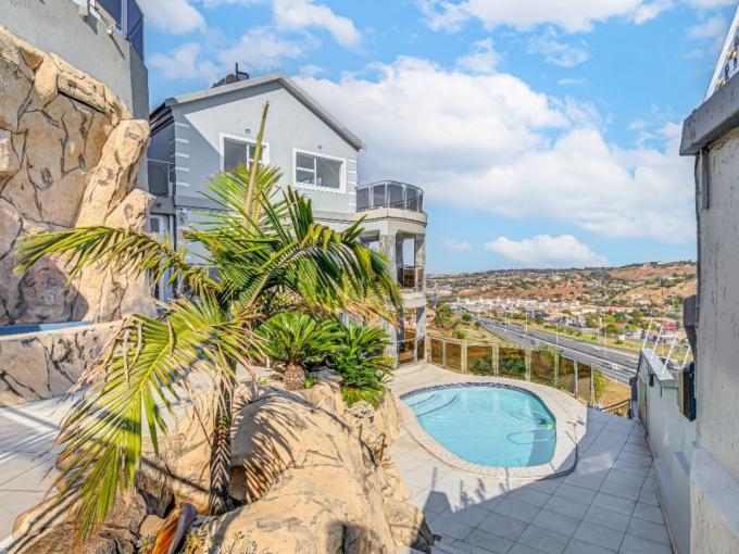 14 Bedroom House for Sale For Sale in Bassonia - MR698436