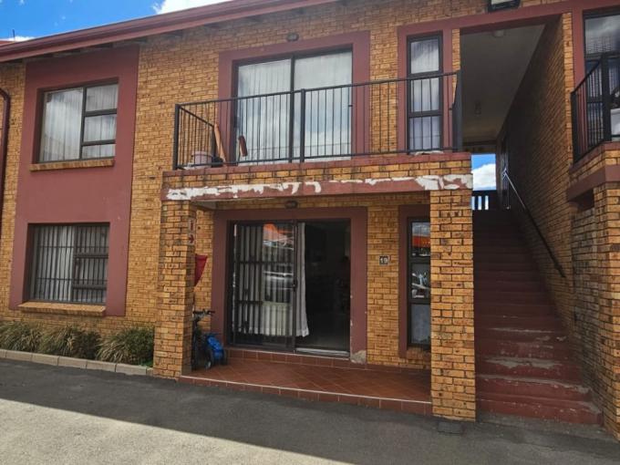 2 Bedroom Simplex for Sale For Sale in Brackendowns - MR698453