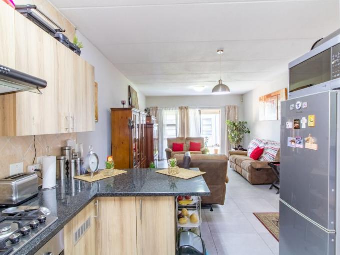 2 Bedroom Simplex for Sale For Sale in Brackenhurst - MR698456