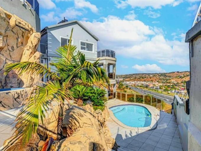 14 Bedroom House for Sale For Sale in Bassonia - MR698461