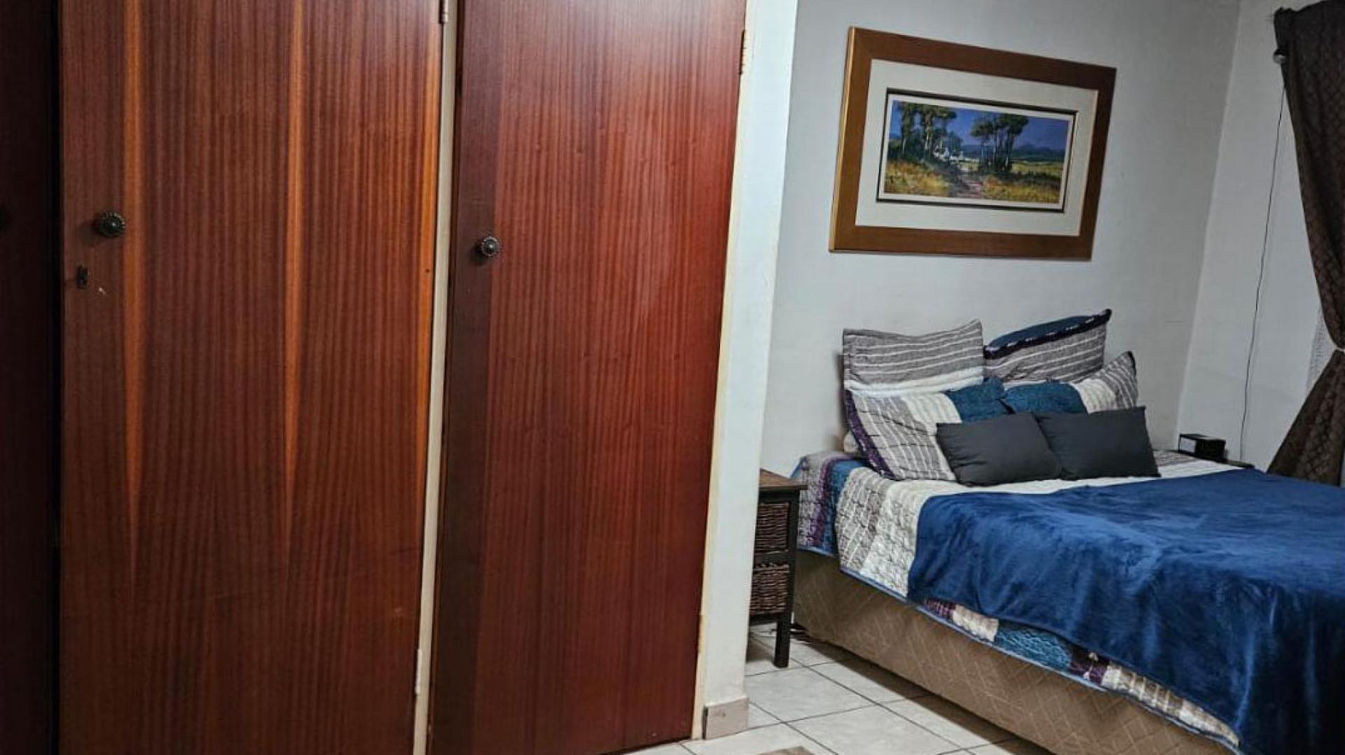 Bed Room 1 of property in Pretoria North