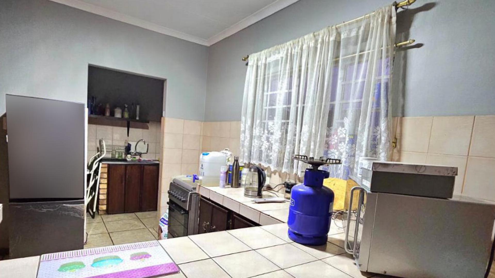 Kitchen of property in Pretoria North