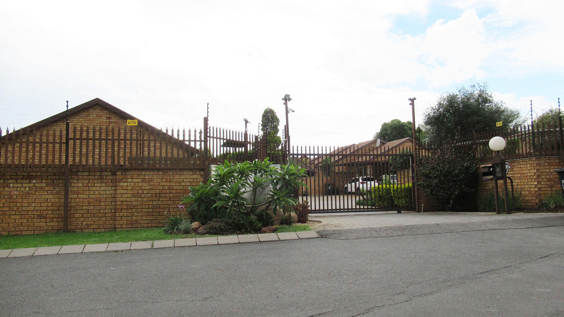 Front View of property in Wilgeheuwel 