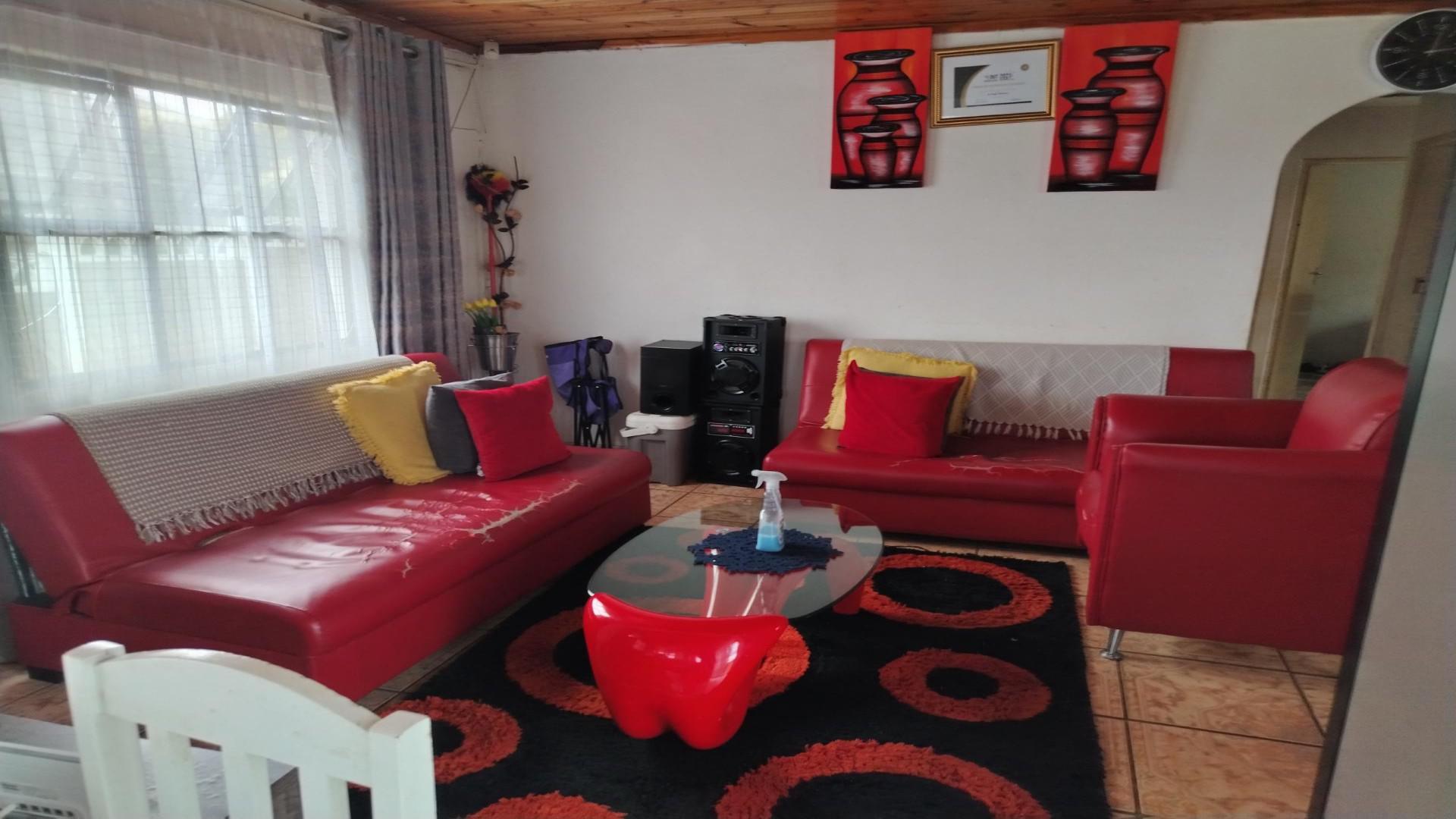 Lounges of property in Glenwood